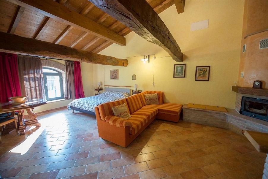 Fattoria Branciana Bed & Breakfast Rossena Exterior photo